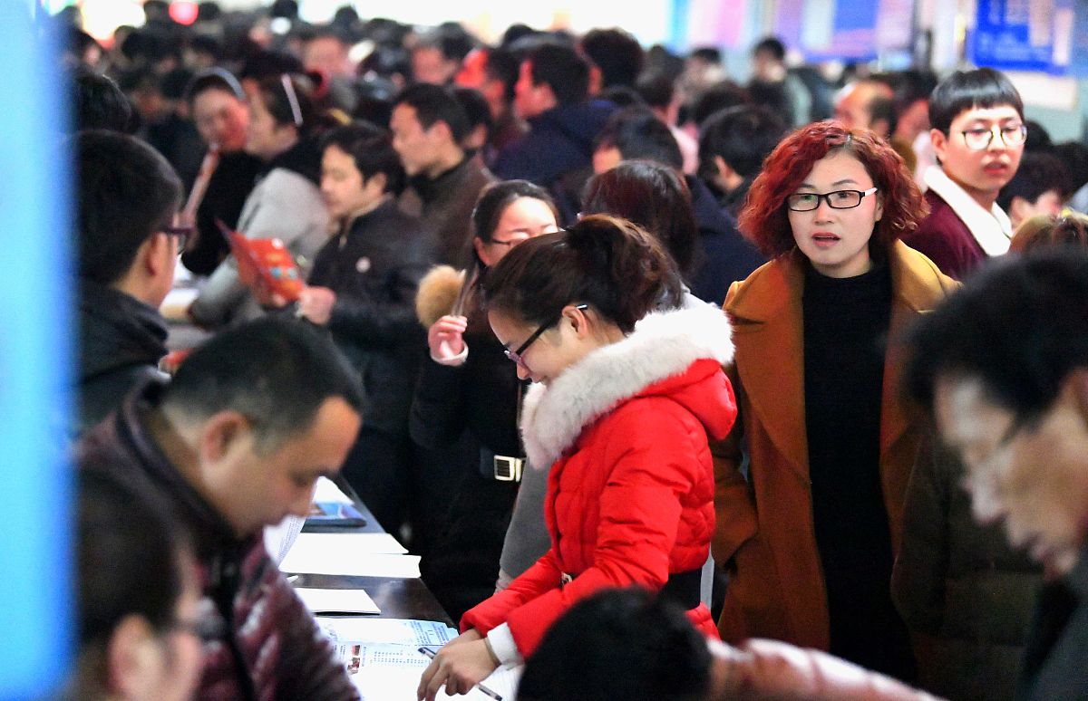 高铁毕业生工作不满意？学校会帮忙重新找工作吗？