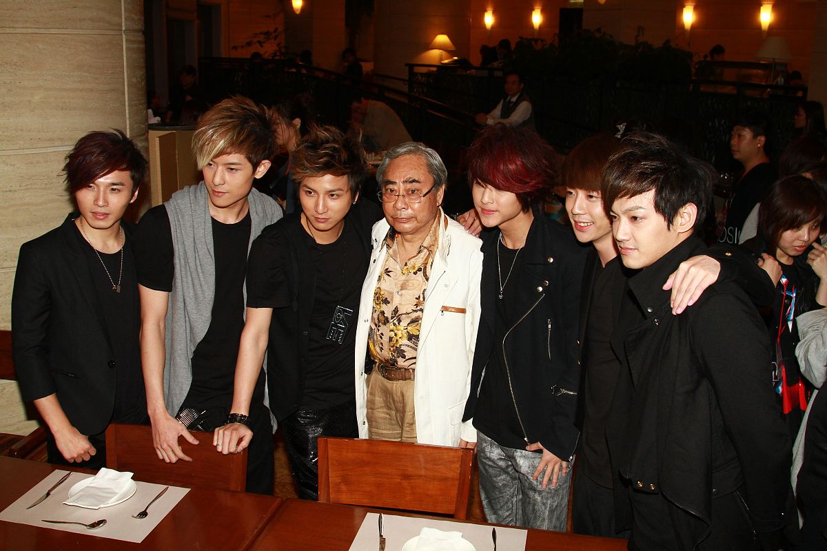 2010年5月2日,香港,罗志祥2010红馆《舞法舞天世界巡回演唱会》庆功会