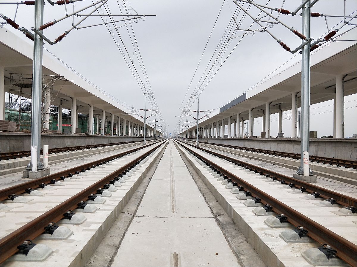 成都市高铁学院就业好吗用发散