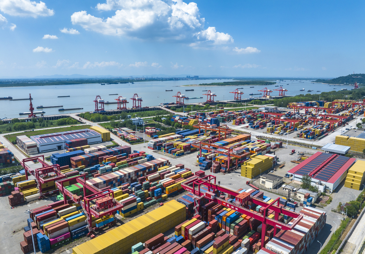 黄石新港转型升级：由运输港向贸易港和枢纽港发展规划调查项目