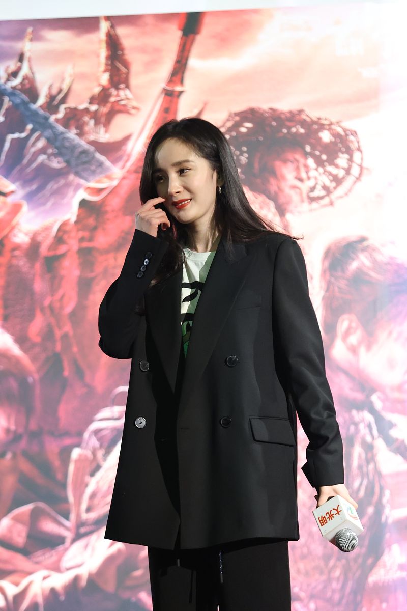 2021年2月25日,上海,杨幂现身《刺杀小说家》路演.杨幂