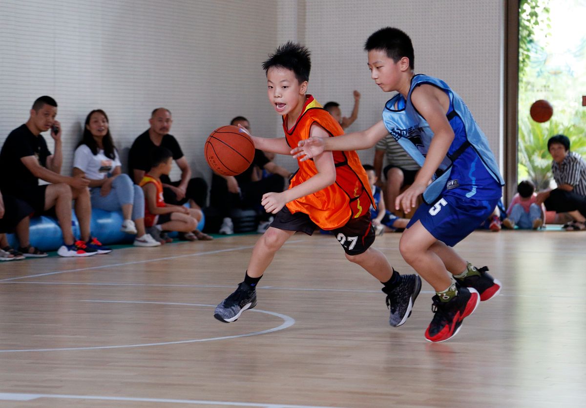 请写一篇小学篮球比赛的赛季总结