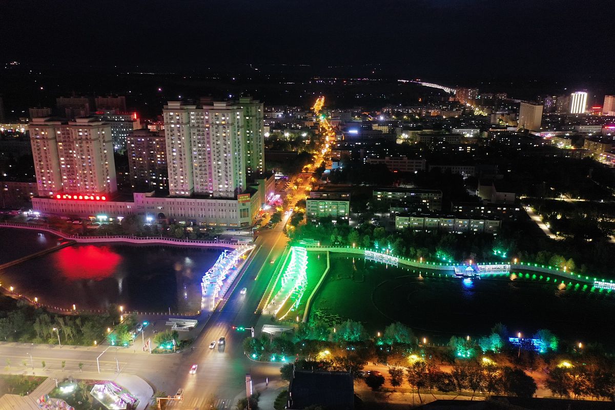 2021年6月22日,航拍新疆博乐青得里河夜景,璀璨绚丽.