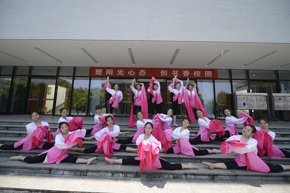 四川幼儿师范高等专科学校艺术系简介 - 培养未来艺术教育人才