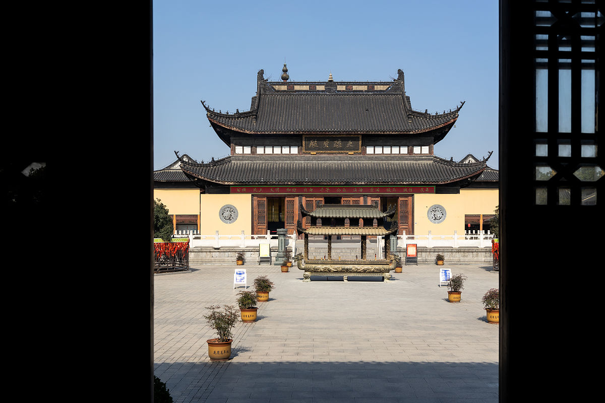 而这些寺庙故事的书写其实就是在书写高邮人的日常。学术性语言改写