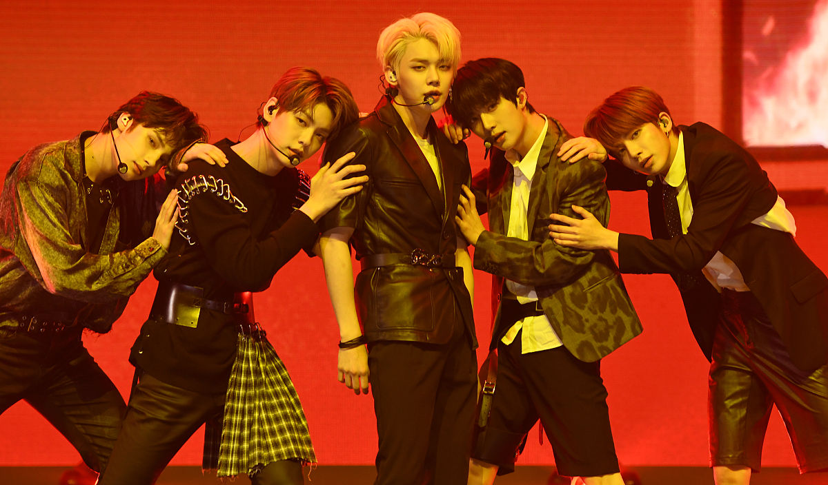 2020年5月18日,韩国首尔,男团txt(tomorrow x together)举行第二张迷
