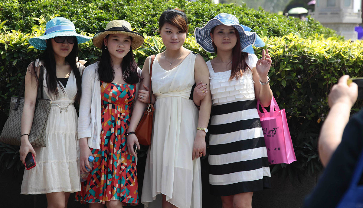 201<strong>3</strong>年3月8日,三亚,女士们旅游度"三八"妇女节.