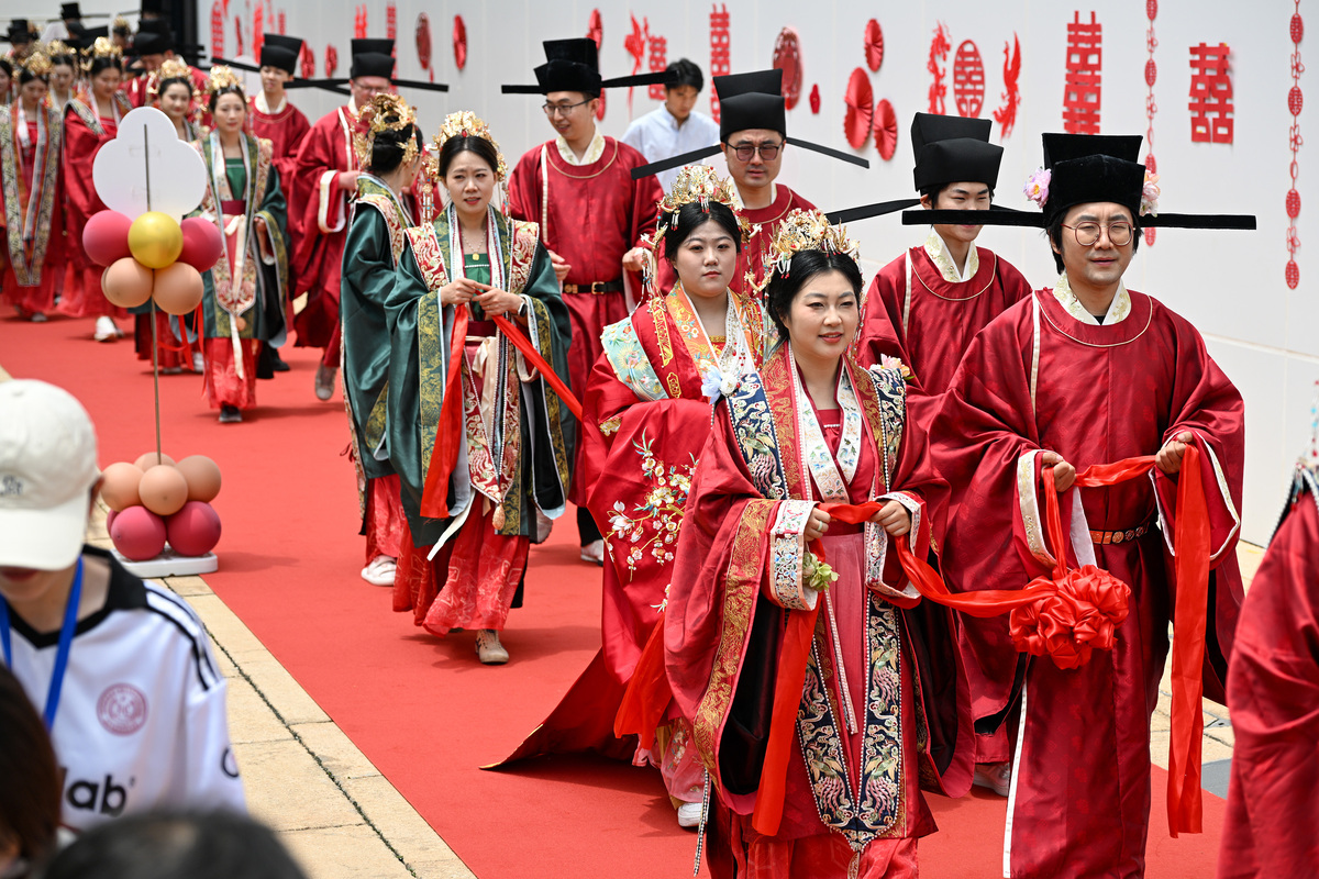 写一份中国明制汉婚主持词