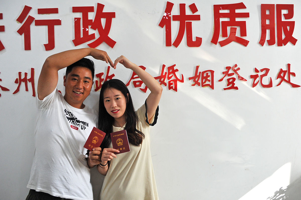 (如需下载使用 请务必署名:孙镇/视觉中国) 2019年8月7日,甘肃天水,在