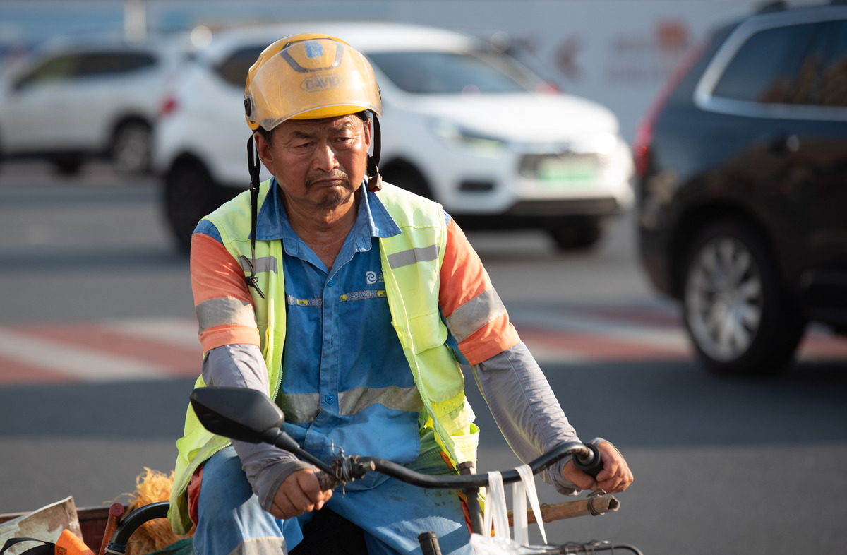 最美公路人：勤奋奉献，赢得职工热议