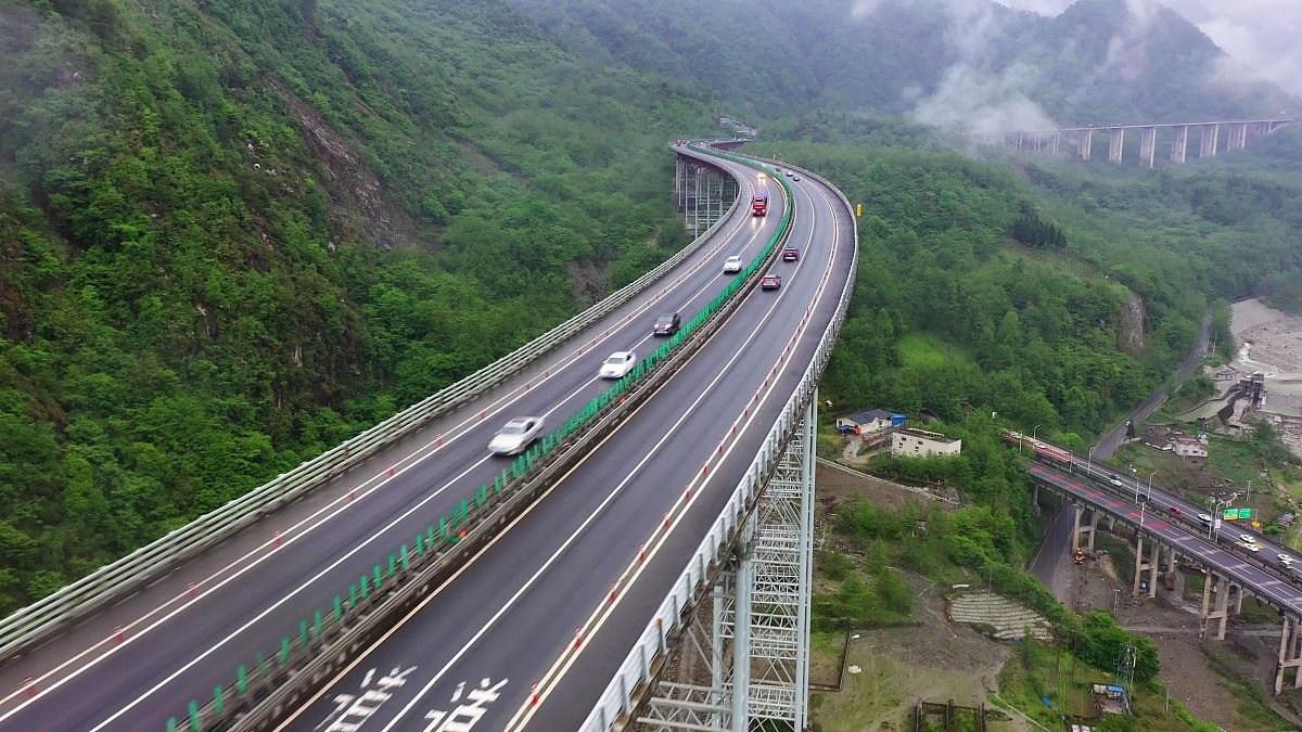 从四川屏山到 四川汉源县隧道
