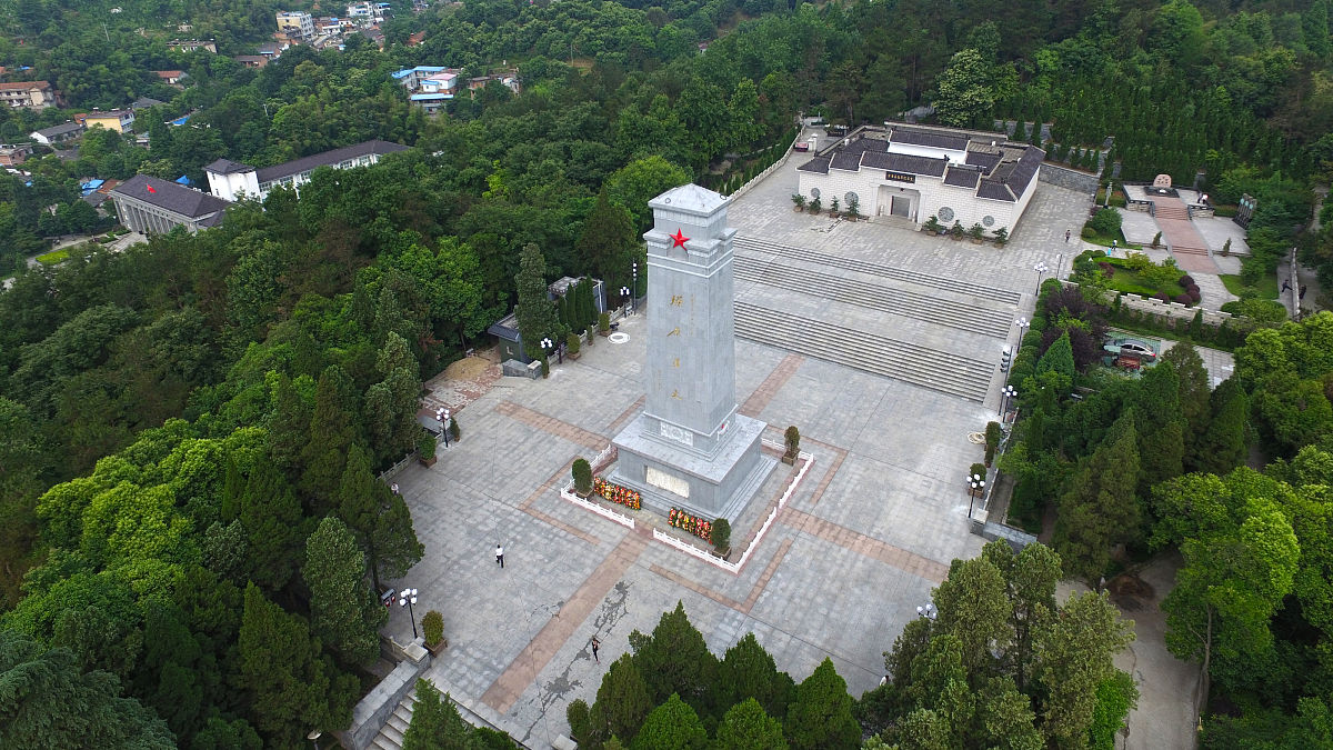 探秘安徽金寨县：观梅山水库，致敬红军广场烈士陵园