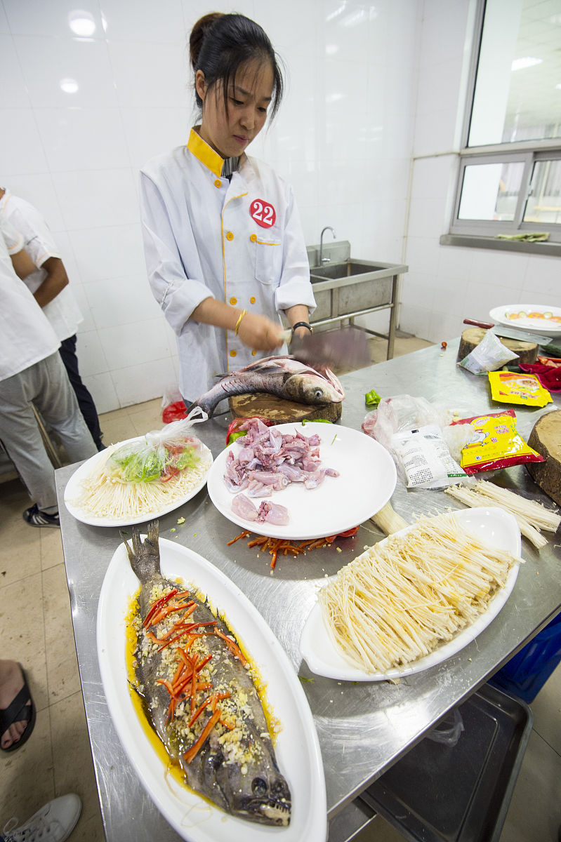 华中信息商务技工学校烹饪怎么样？招生条件有哪些