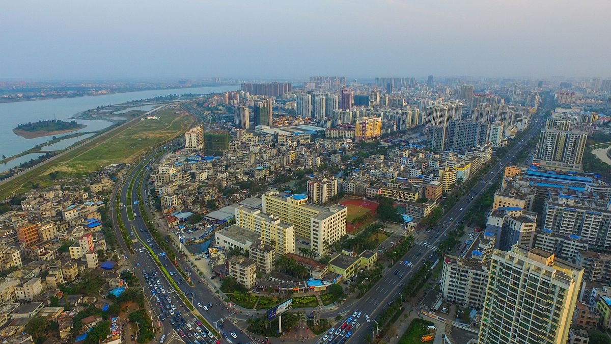 2016年3月9日,航拍海口市海甸溪海,江河交汇,船来船往.