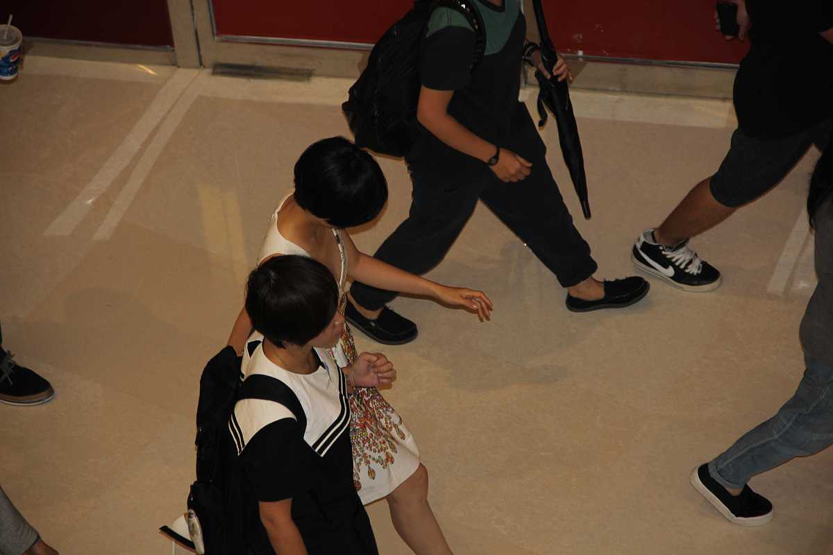 盲目对舞：300人大型互动游戏，考验默契与协作！