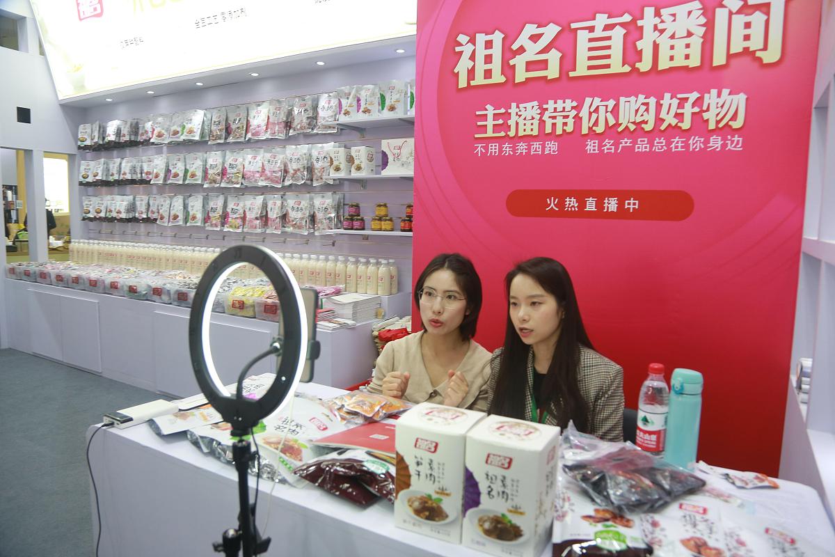 抖音翡翠直播电商：A公司面临的挑战与机遇