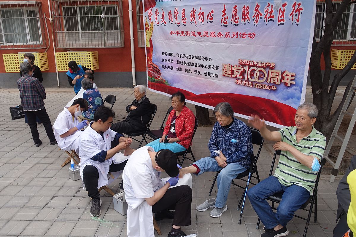 你参加了“五社联动，关爱一老一小”活动，活动结束后你需要写一段反馈和总结，字数50字左右。