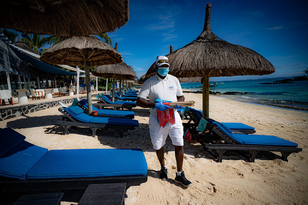 单选题
如果你正计划去巴厘岛旅行，新闻却报道巴厘岛发生了恐怖主义袭击，此时你应当采用哪种风险管理的方法
风险控制
风险转移
风险自留
风险避免