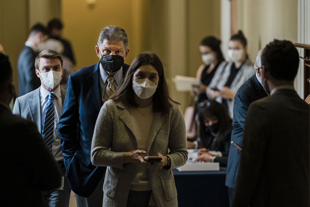 写一个会飞的手机壳的财务预算编制说明