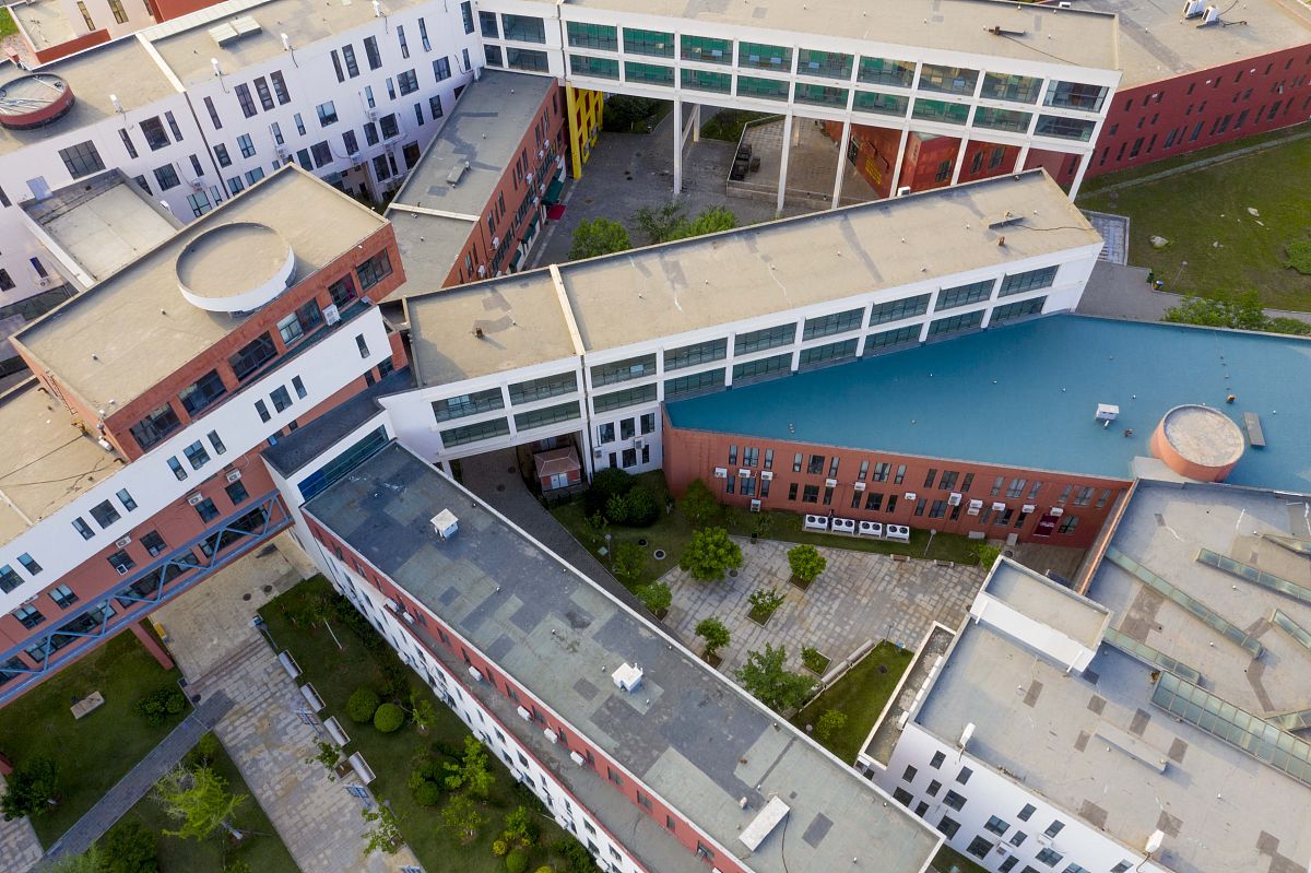 2020年6月25日,青岛"醉美大学",黄海之滨的北京电影学院创意媒体学院,