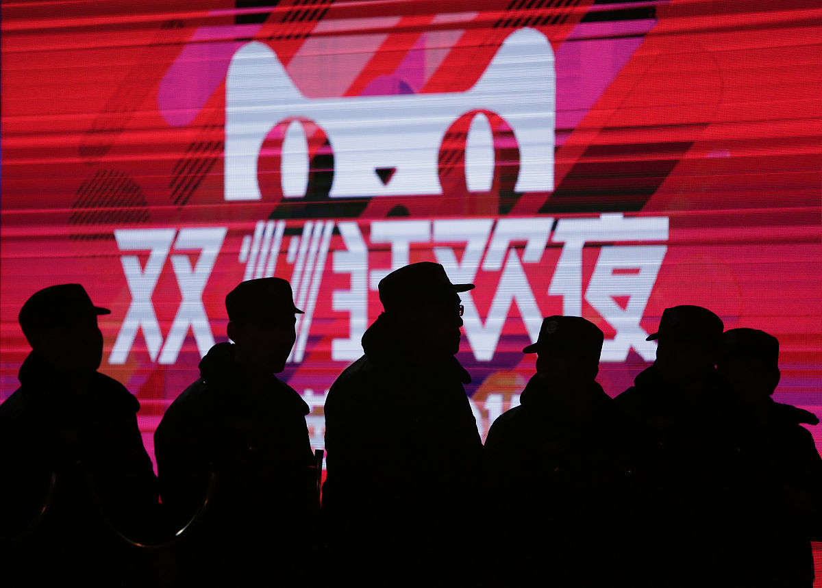 2015年11月10日,北京,"<strong>天猫</strong>2015双11狂欢夜"在水立方亮相.