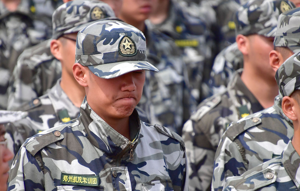 军训第一天：从站军姿到射击，感受军人意志力