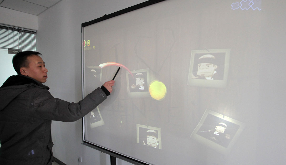 触摸屏工作原理深度解析：电容屏与电阻屏技术全揭秘