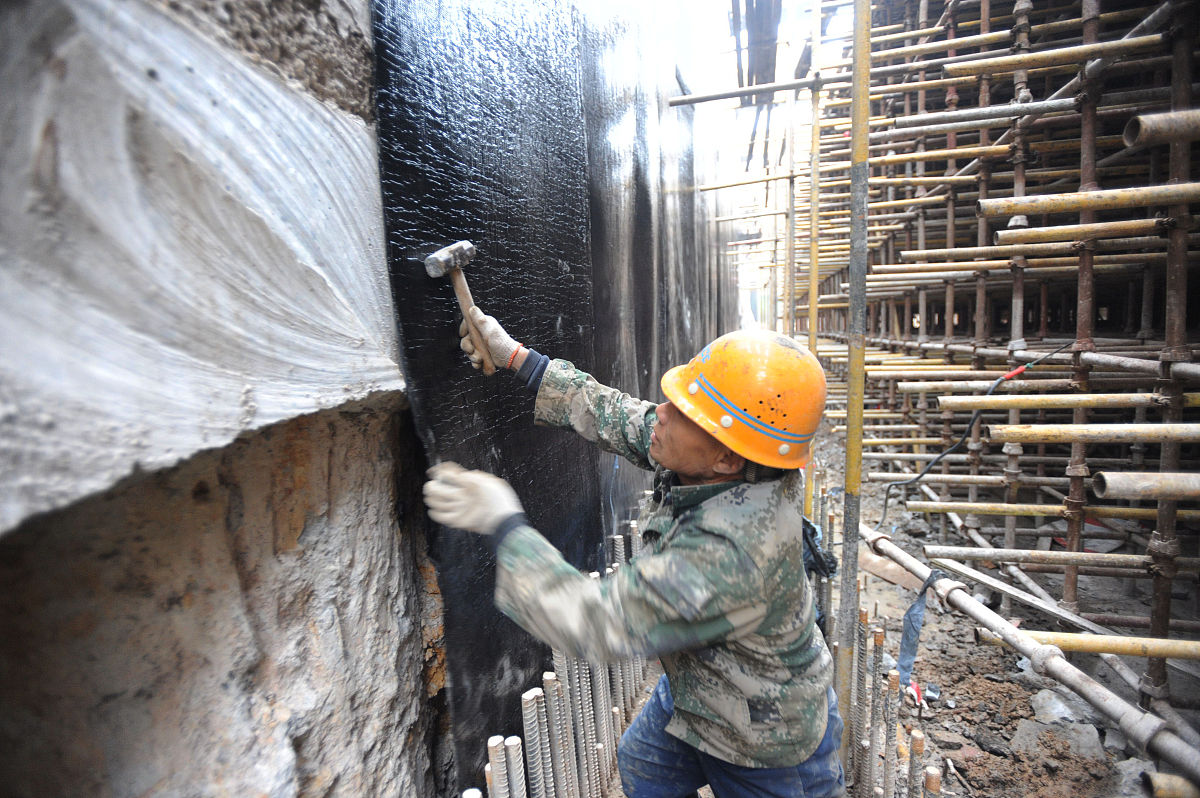 请对论文 浅谈混凝土冬季施工质量保证措施——以拱极东路项目为例的11研究背景和意义进行写作 保证其内容合理性不要乱写：
