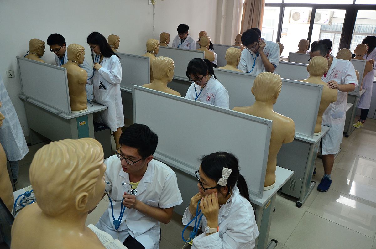 卫校医学专业有哪些？ 临床医学、口腔医学、预防医学等