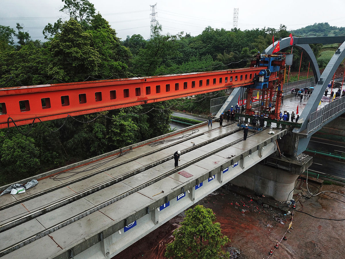 成都铁路专业学校毕业后进铁路局的路径与准备