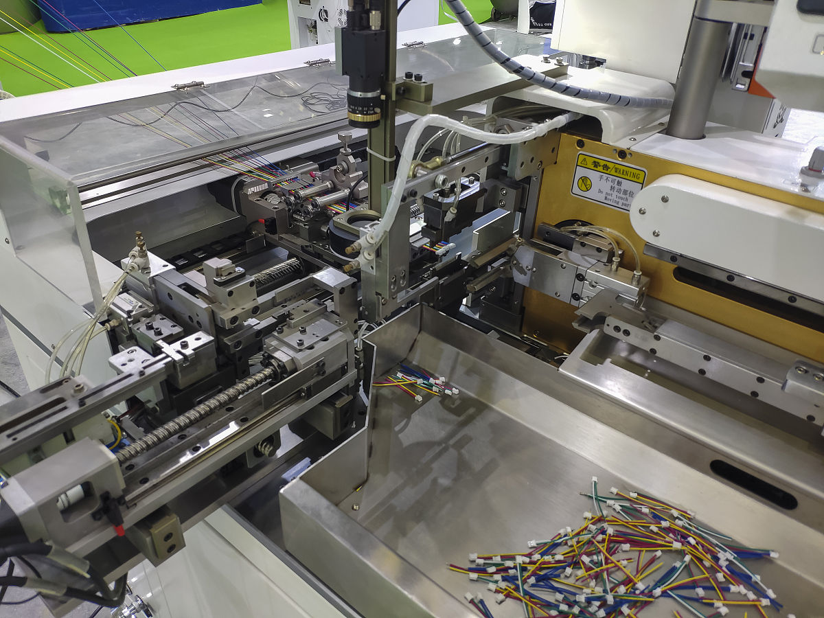 贴标机发展趋势：智能化、节能化和多功能性