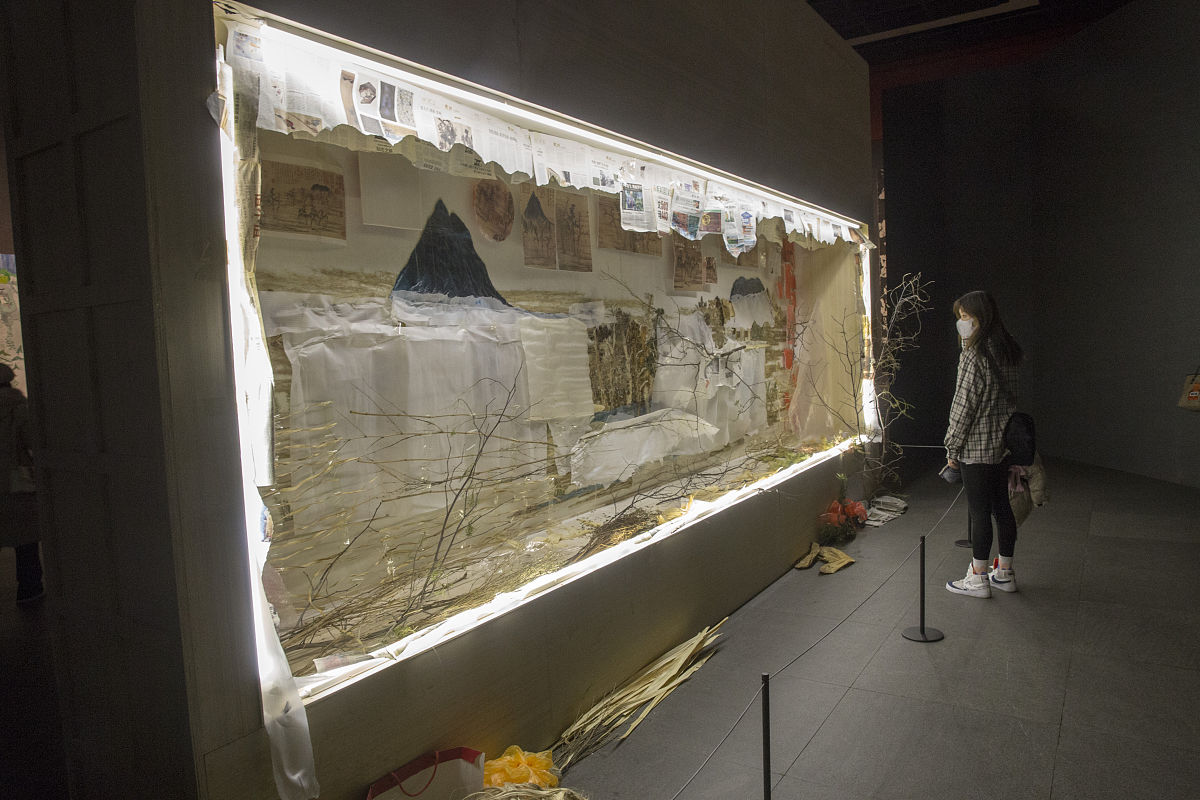 用科技来展现文化的济南美术馆双年展带动当地流量经济的发展写一篇财经新闻报道文体为解释性新闻