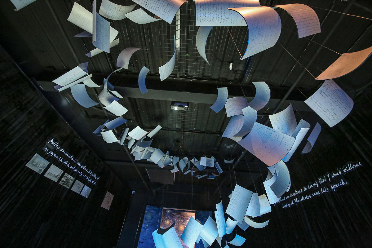 赠送数百个 NFT：支持艺术，鼓励自由选择