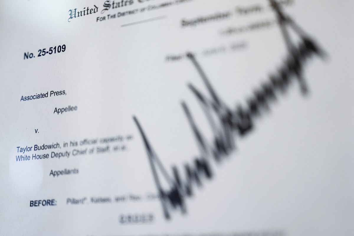 Financial Media in English EssayContents1 Introduction……………………………………………………………………………12 The Process of financial intermediation221 The nature and classification of financial intermediation222 The functi