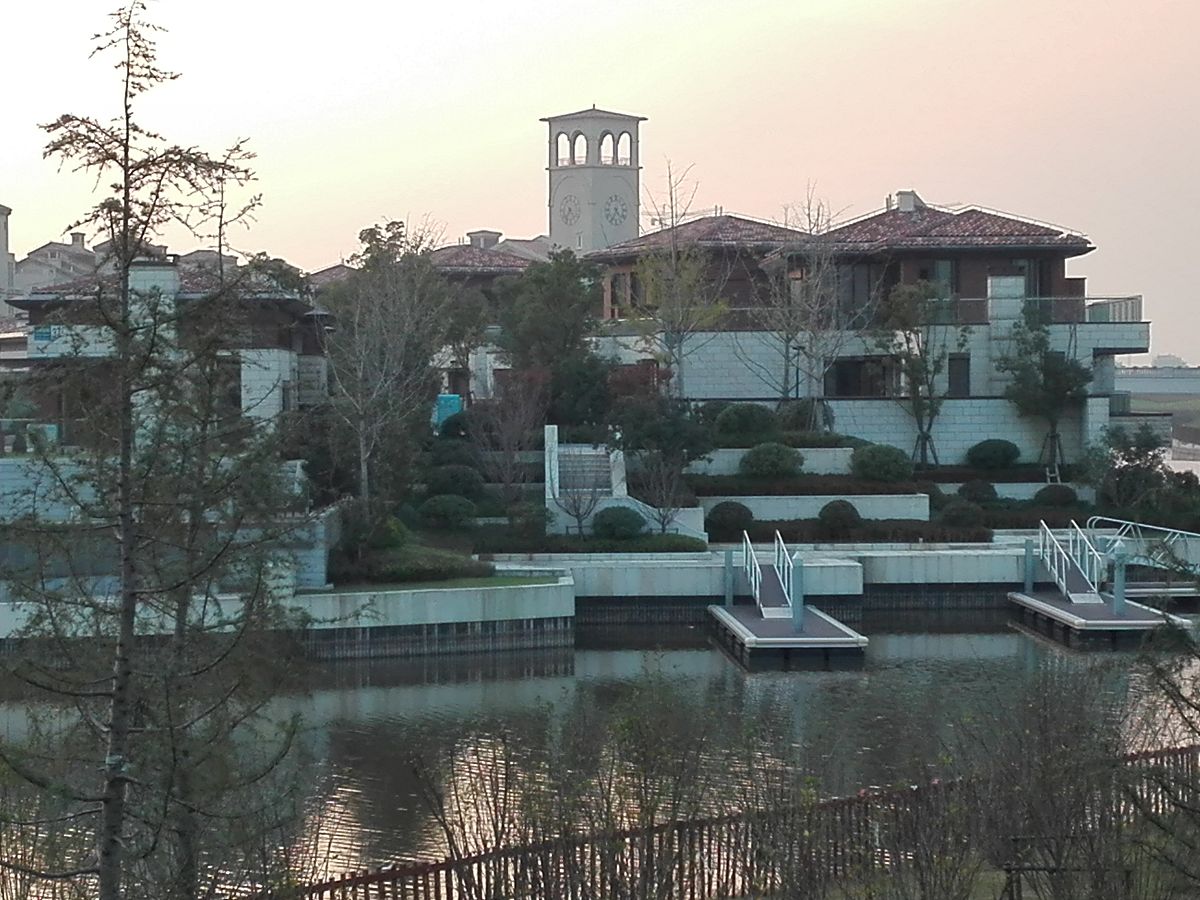 2016年11月10日,上海,崇明绿地长岛大型住宅休闲区.