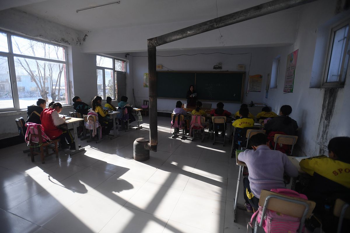 2021年11月25日,辽宁锦州,义县东砖小学,该小学一至六年级共有六十多