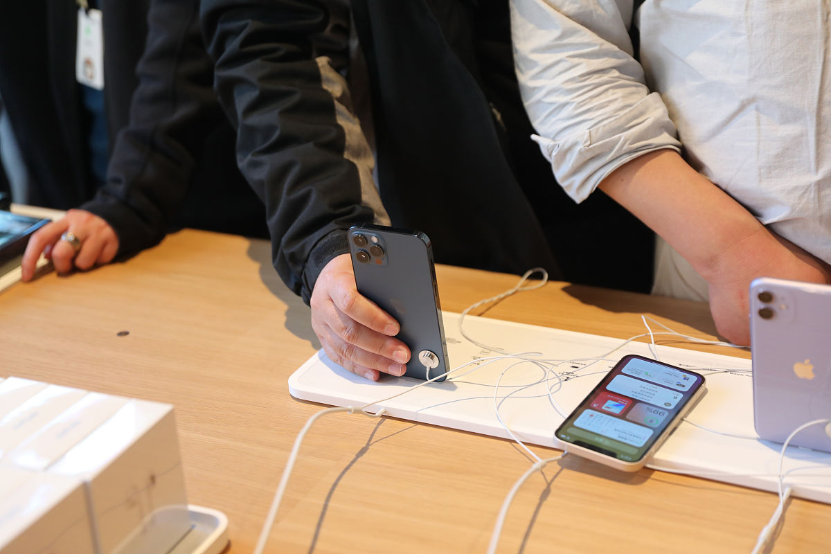 男人因为工作需要，在同事面前把工作U盘插进电脑了，然后说：“我应该插进去了”。这句话是否会不会引起误会？