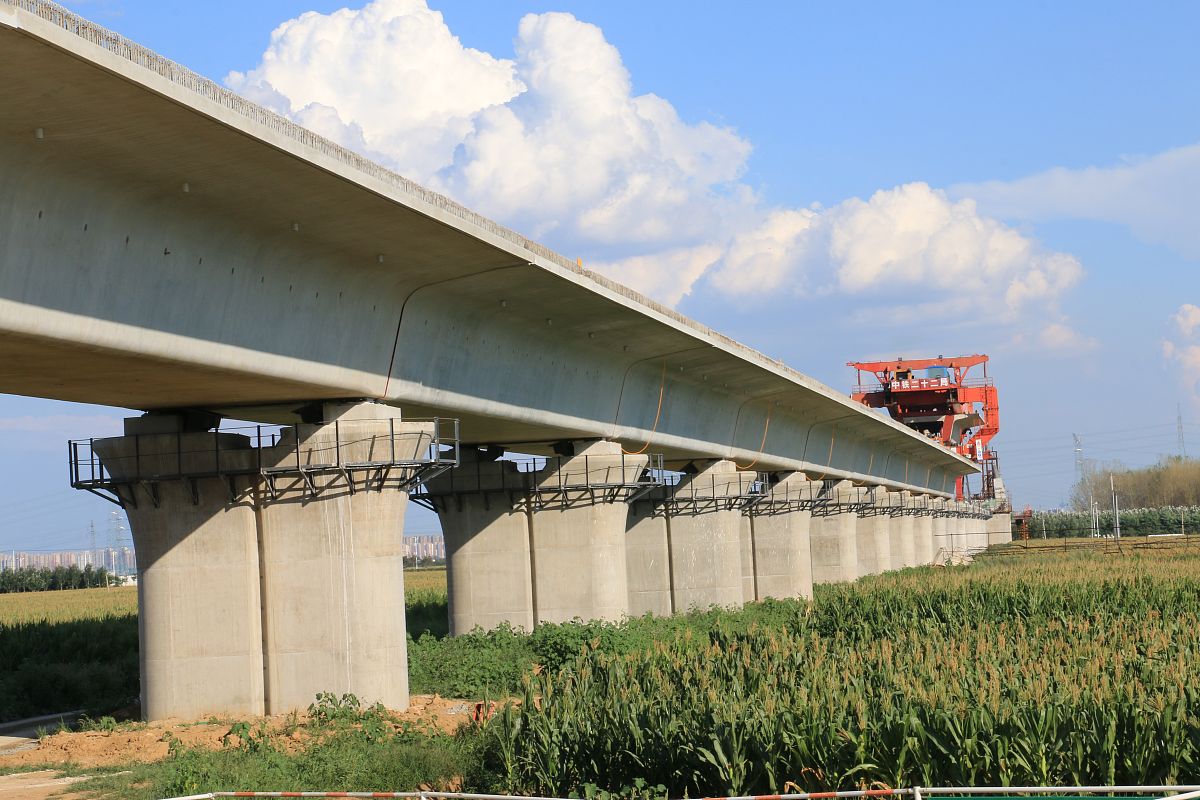 改写下面一段话，降低论文查重率
以预应力连续刚构桥为研究对象，对桥梁施工阶段多目标风险评估方法进行了研究
