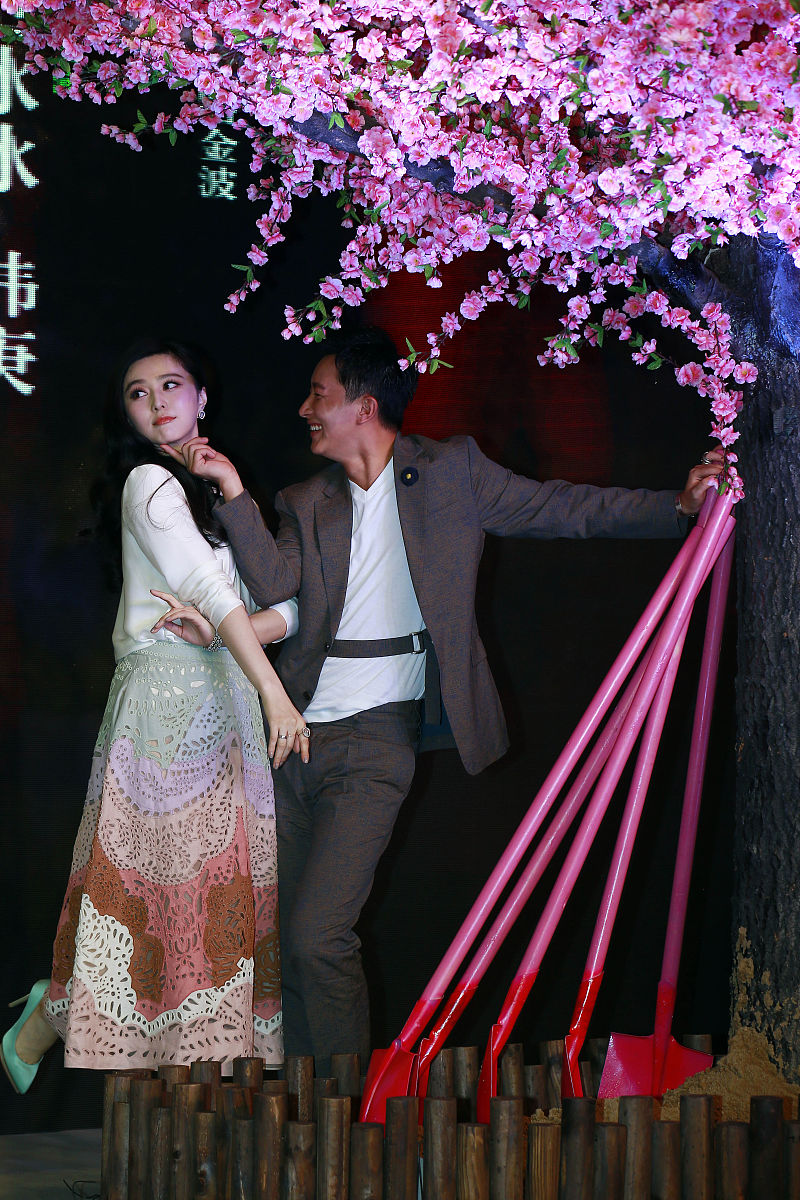 音乐制作人与摄影师的三角恋：酱爆、侯昆和逸夫的爱情故事