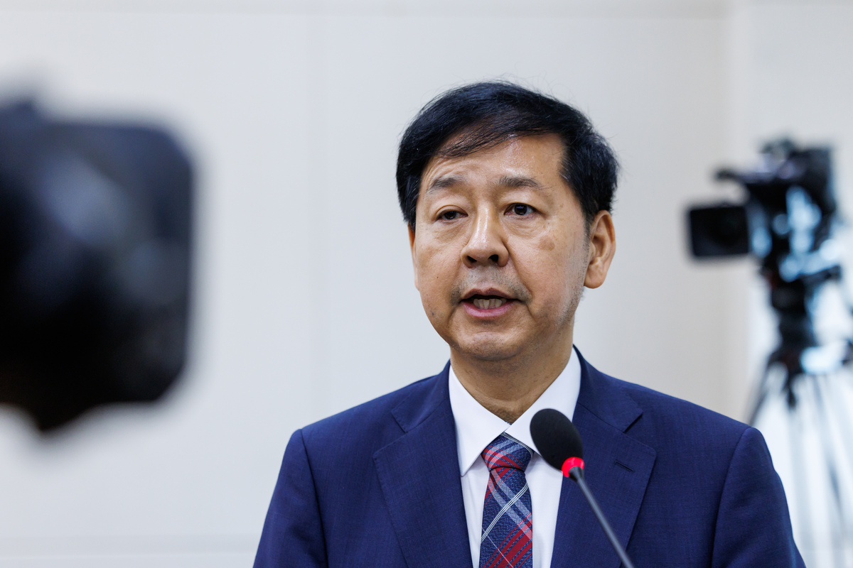 张维为：复旦大学中国研究院院长，知名经济学家和政治学家