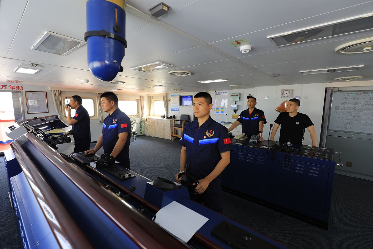 机务人员短停完成排故保障航班写一篇150字报道