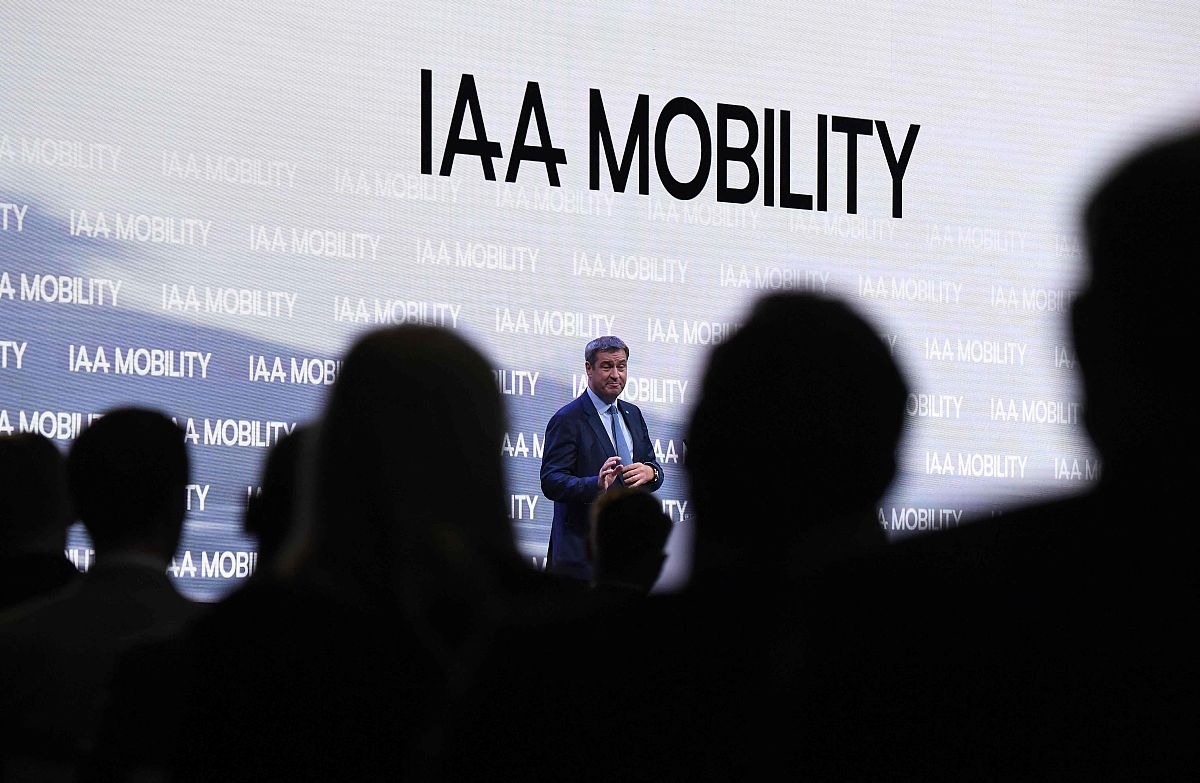 Elon Musks controversial management style