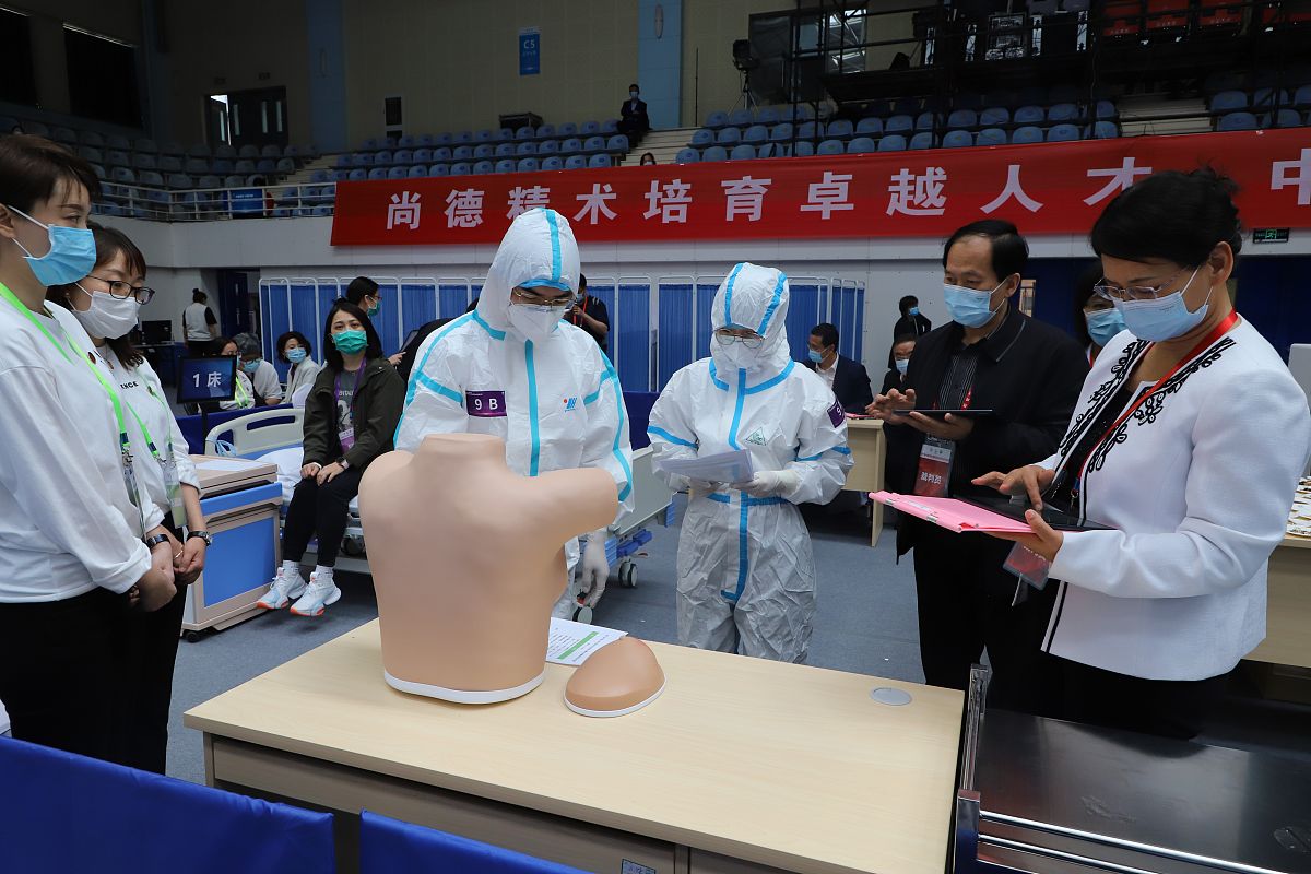 假期医院实践心得体会 - 1800字深度解析医学生成长