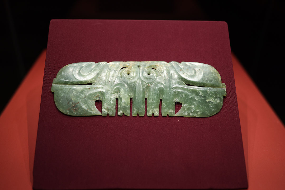 三星堆玉器用途：社会象征、宗教祭祀、艺术表达与文化传承