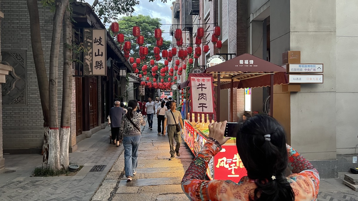 市中心历史街区调研：商业繁荣与文化传承