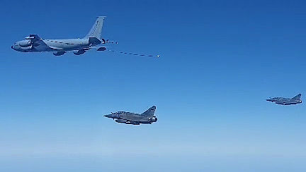 模拟情况：美军B2轰炸机在平壤上空？