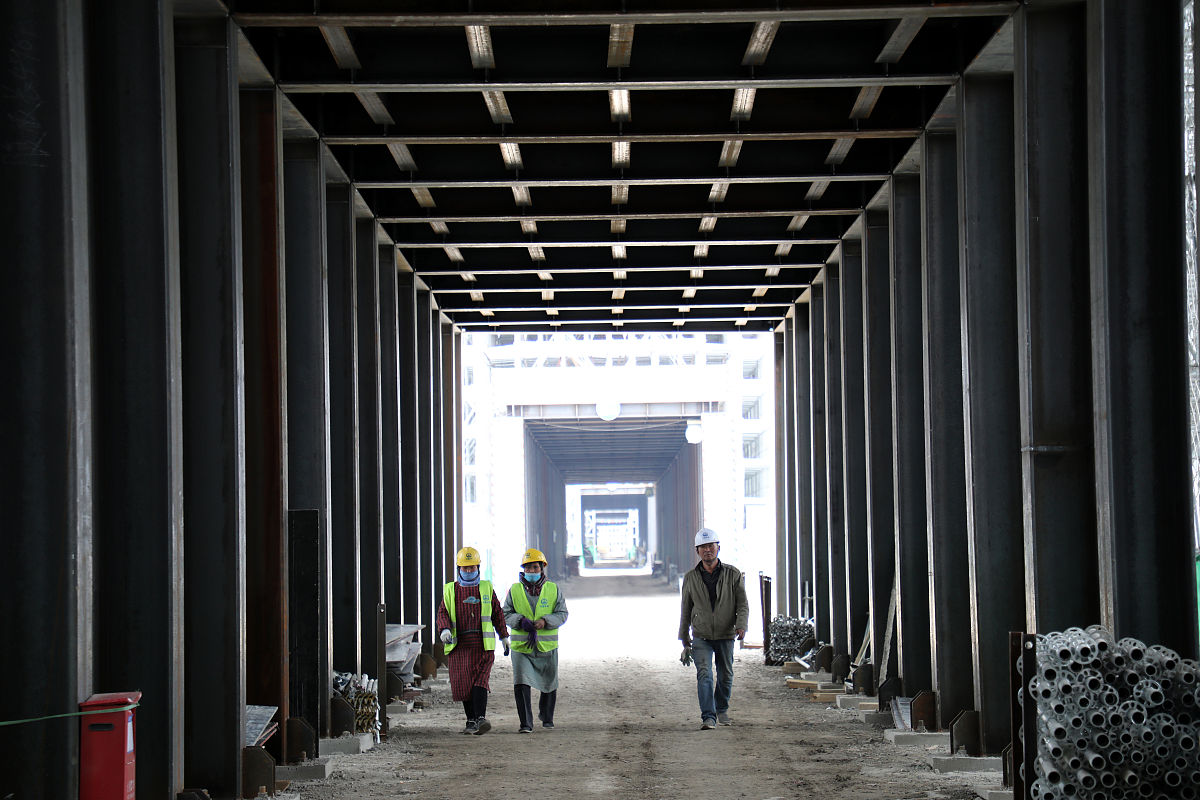 请对论文《建筑工程施工安全管理问题分析与对策研究——以MX小学施工项目为例》的小节内容231 MX小学建筑施工安全管理的现状分析 只写其现状不要写存在的问题保证其内容合理性不要乱写：