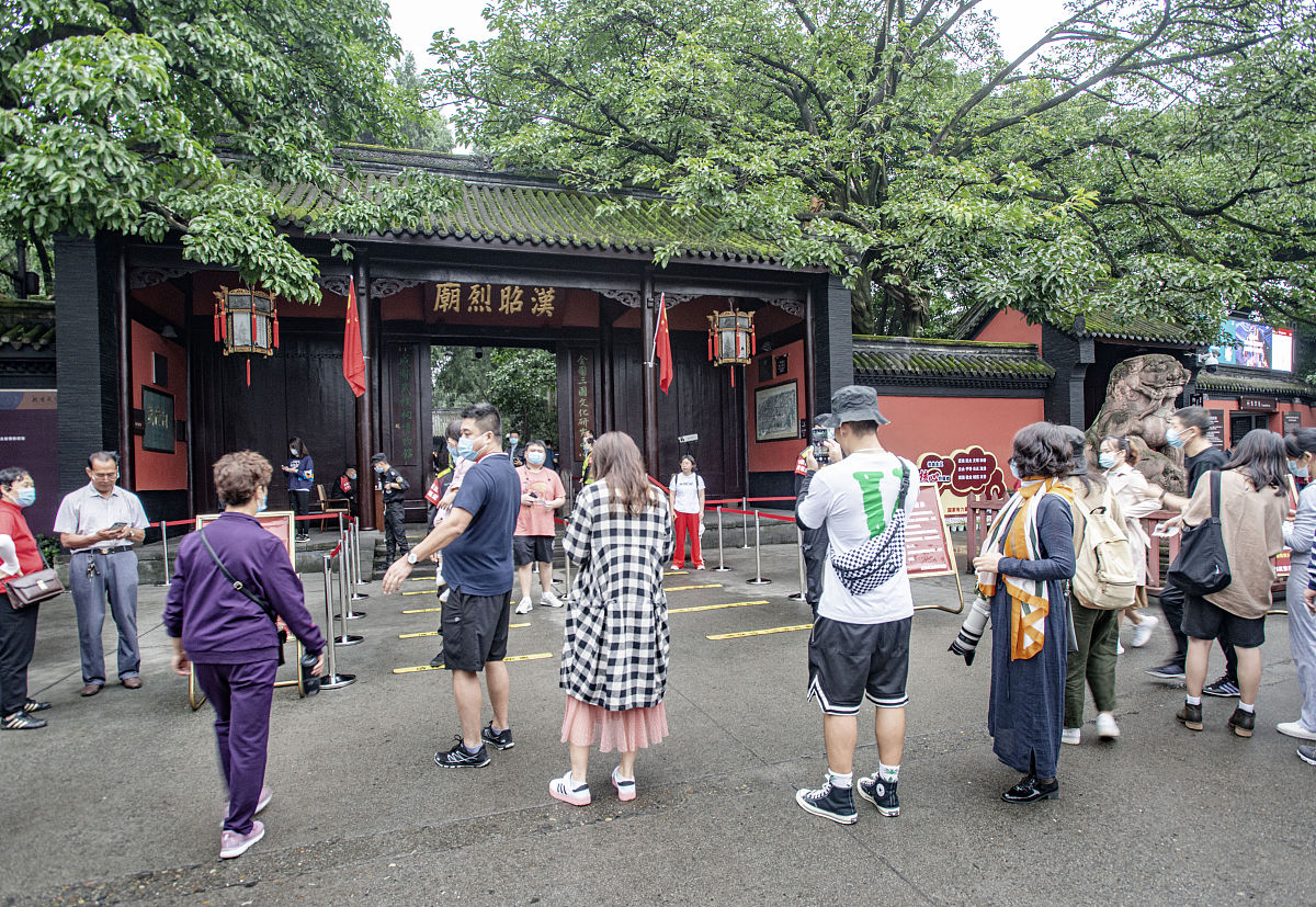 写一份周末去襄阳古隆中游学的日记