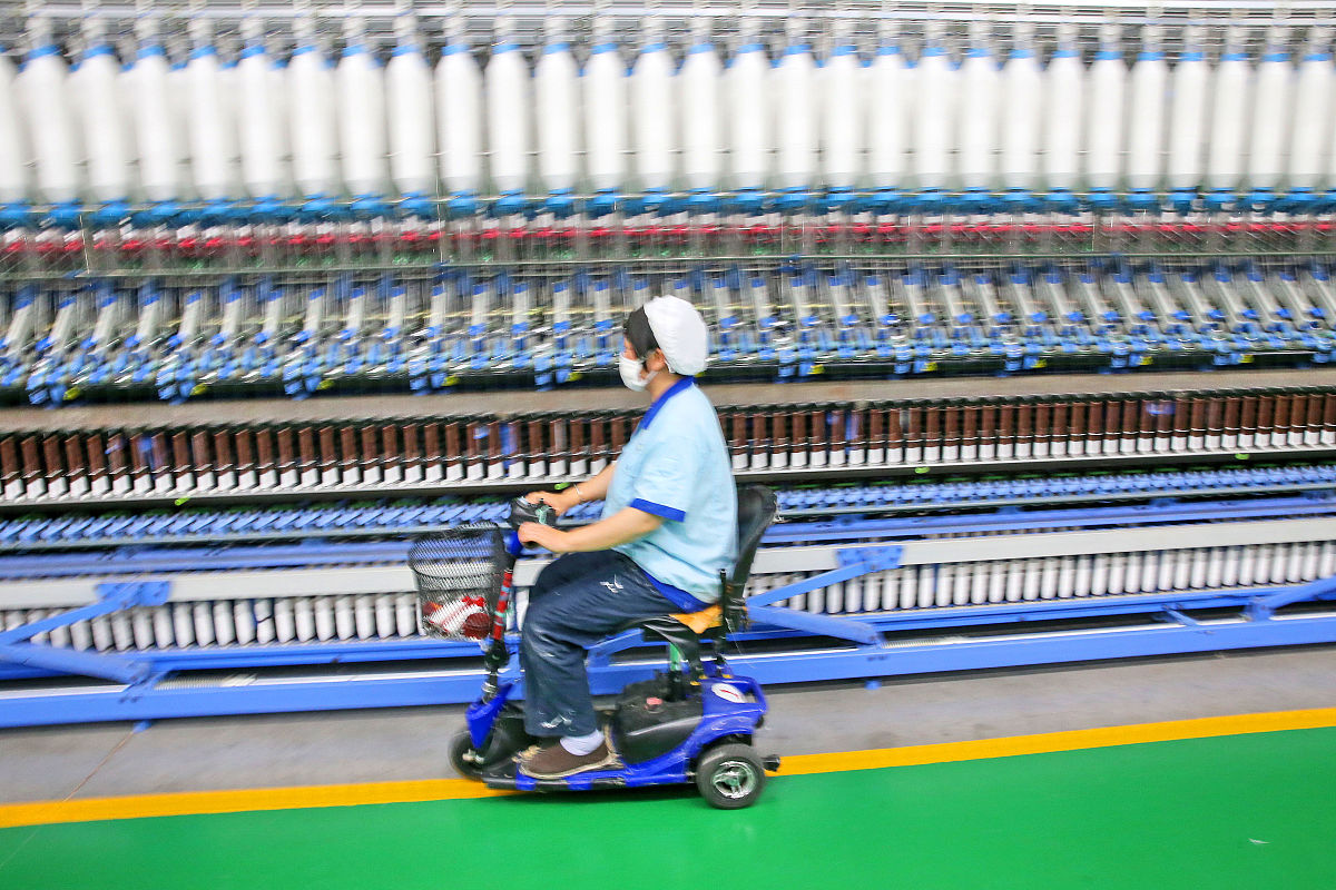 要素禀赋与生产布局理论：经济发展与企业决策的关键