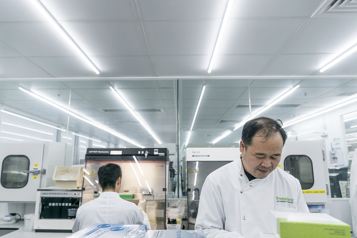 保险公司工作总结 - 销售、客户服务、合规、市场调研和团队合作